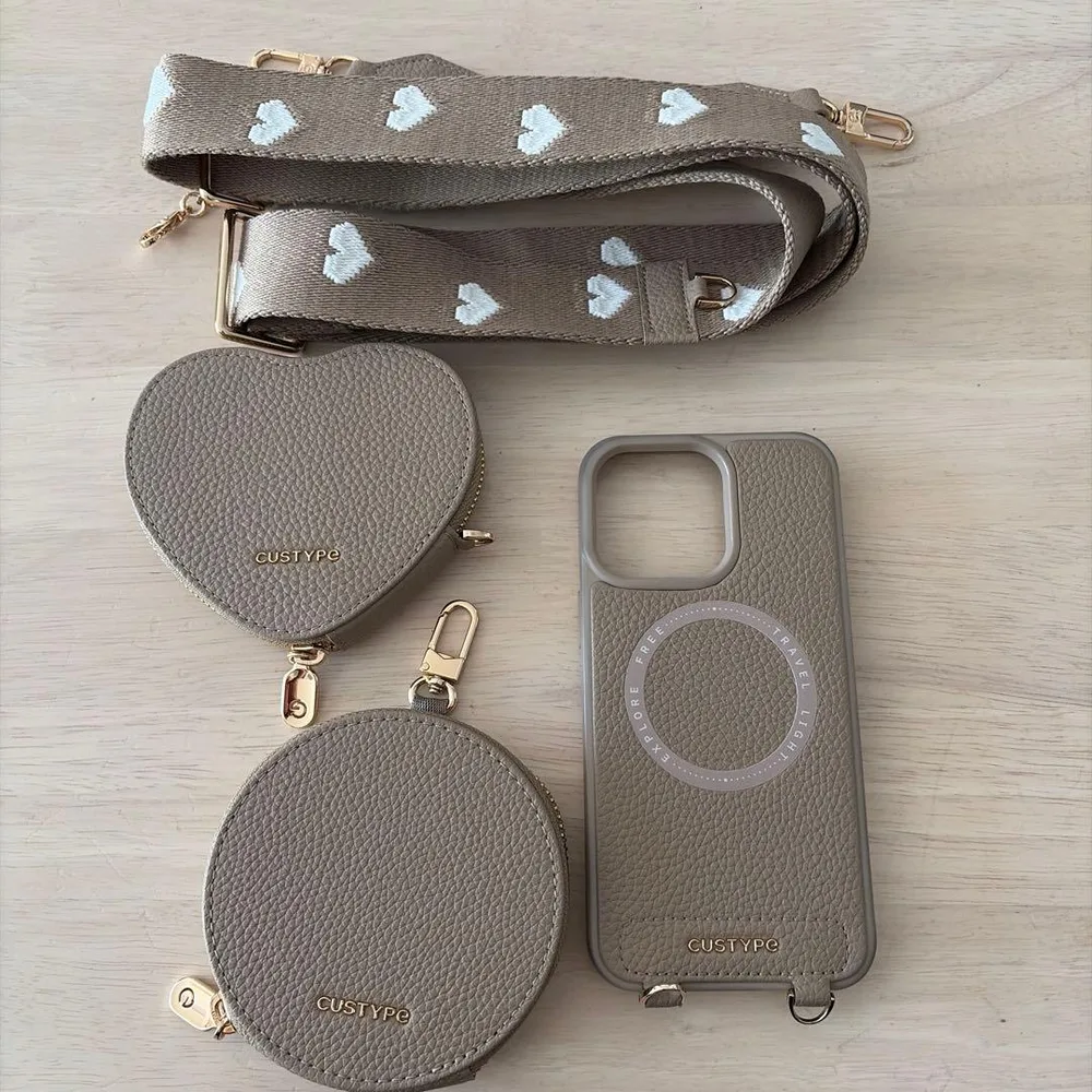 iPhone 15ProMAXケース・ストラップ・小物入れ