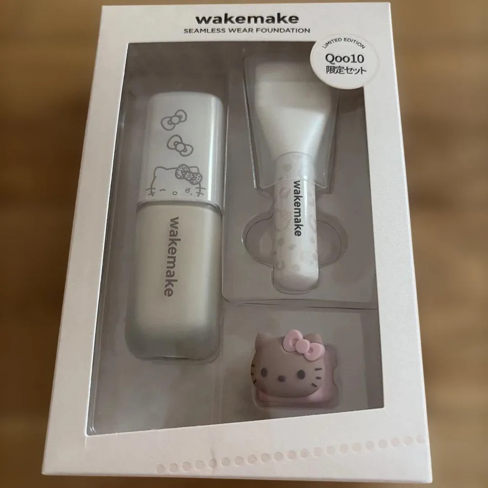 WAKEMAKE ハローキティ シームレスウェアファンデーション19 ポーセリン