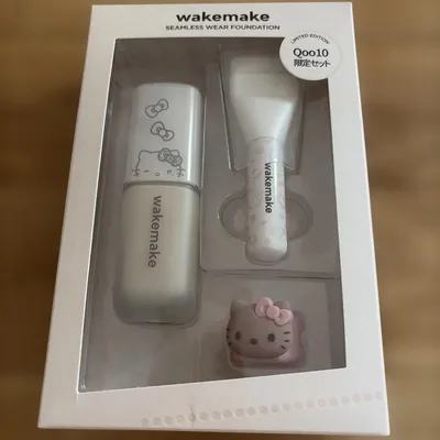 WAKEMAKE ハローキティ シームレスウェアファンデーション19 ポーセリン