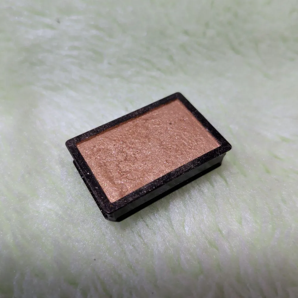 Maquillage single color eyeshadow gold