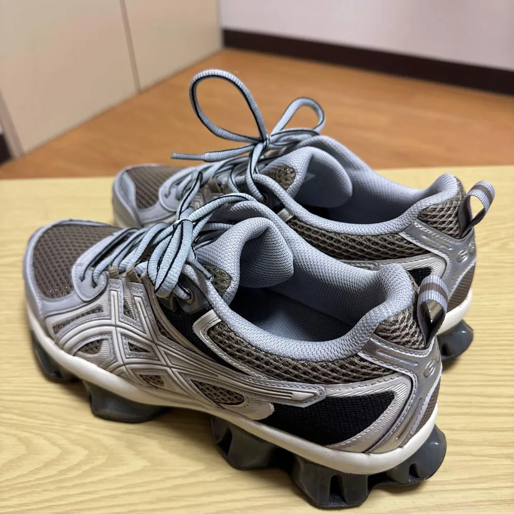 รองเท้าผ้าใบ ASICS สีเทา