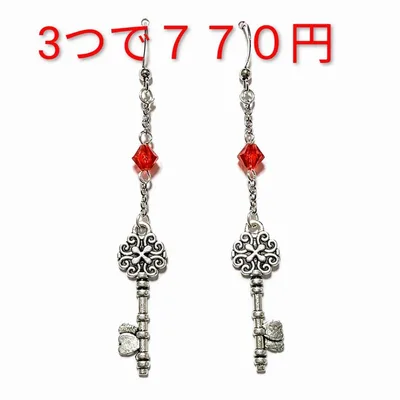 鍵 キー ピアス イヤリング ゴシック ヴィンテージ シルバー 赤 ハンドメイド