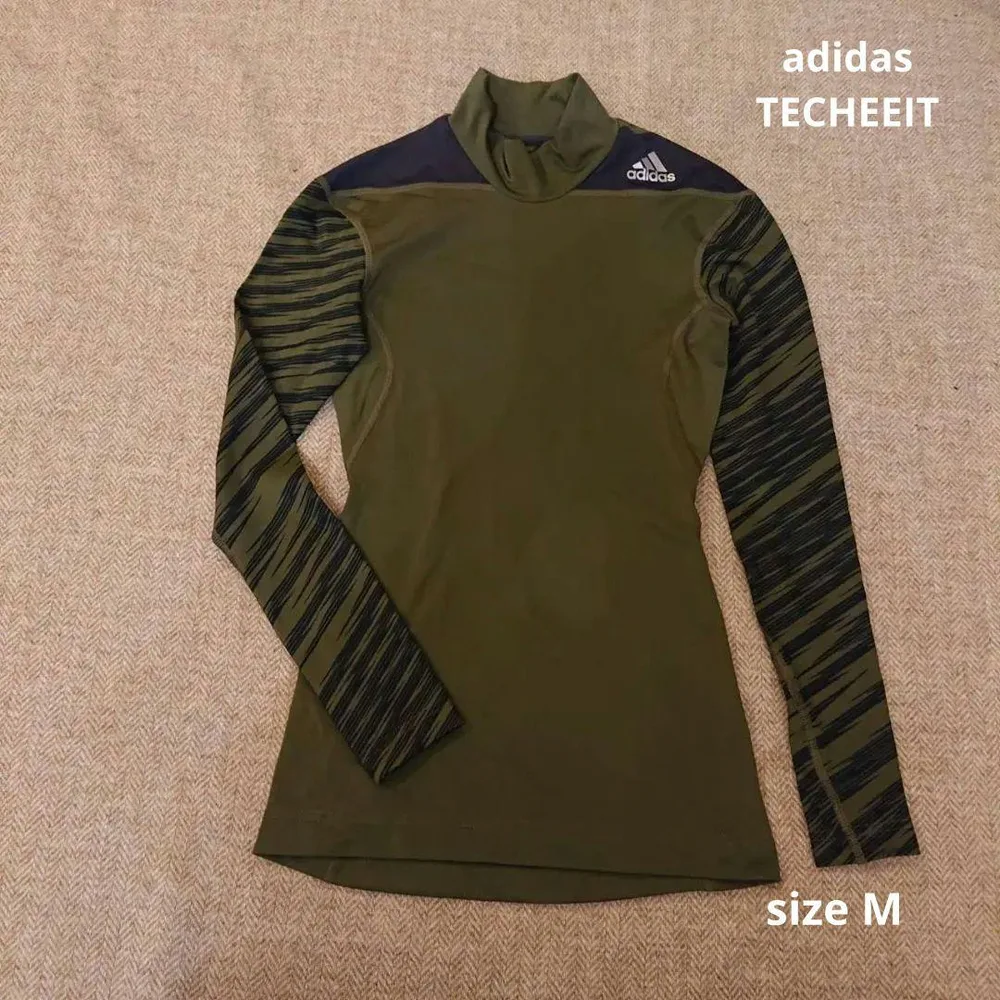 1度着用 adidas TECHEEIT アディダス ハイネック カーキ M