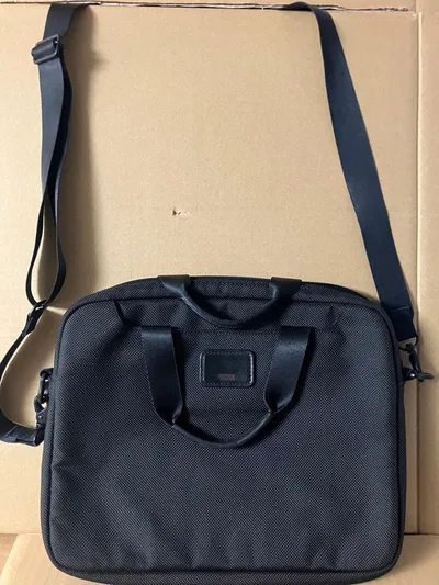 TUMI PCケース ブラック ショルダーストラップ付属