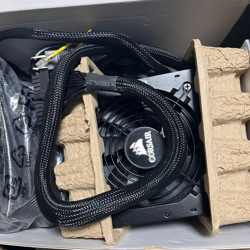 Corsair CX650M 電源ユニット 本体
