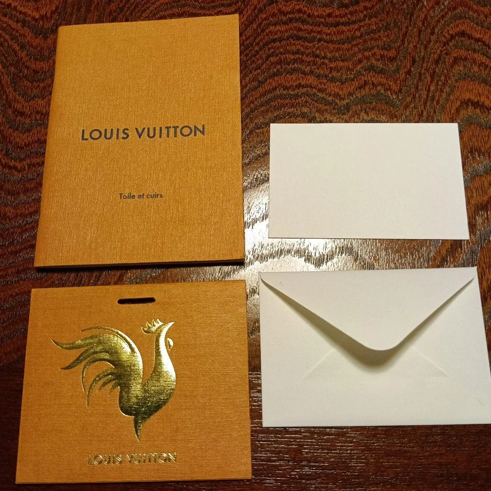 LOUIS VUITTON Louis Vuitton explanation booklet