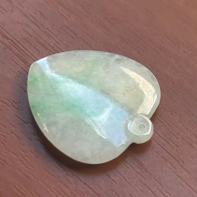 本翡翠 ペンダントトップ ルース 3g 15ct ヒスイ
