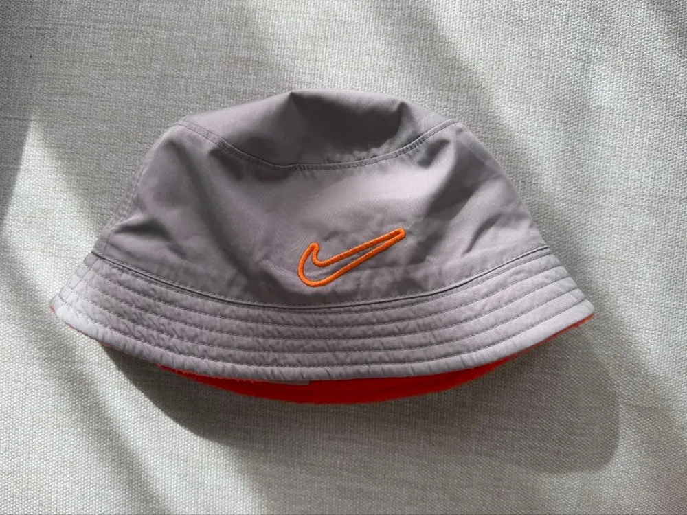 Nike ハット オレンジ グレー リバーシブル