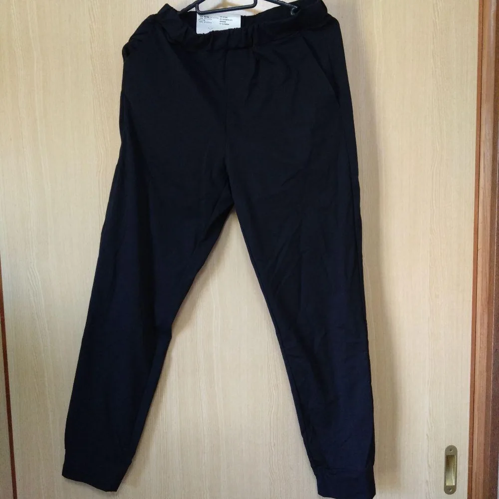 UNIQLO ウルトラストレッチアクティブジョガーパンツ 黒 160