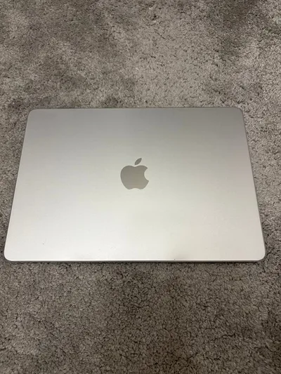 M2チップ搭載13インチMacBook Air - シルバー