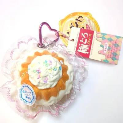 新品タグ付き 極とろスクイーズ クリームカヌレ キーホルダー キーチャーム