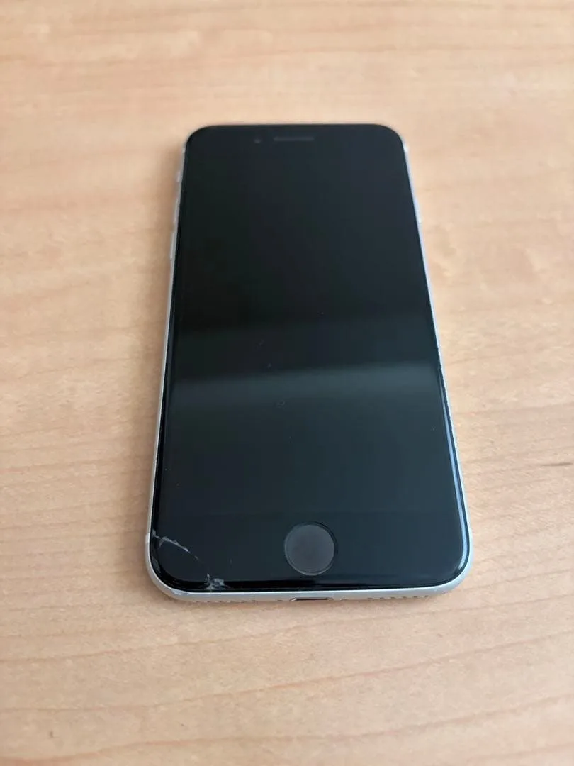ジャンク iPhone SE 第二世代 128GB ホームボタン故障