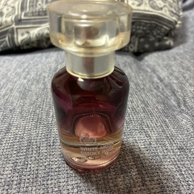 THE BODY SHOP ホワイトムスク スモーキーローズ 30mlボトル半量