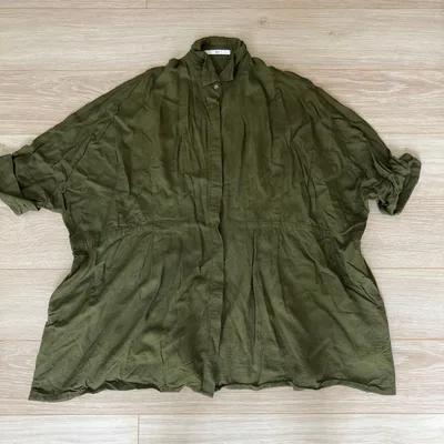 SLY เสื้อเชิ้ตสีกากีครึ่งแขน