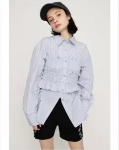 SLY BUSTIER LAYERED GATHER シャツ ブルー ストライプ