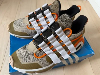 アディダス adidas スニーカー