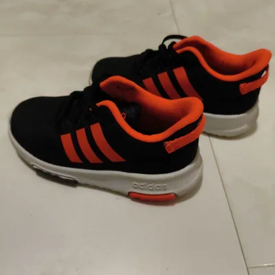 adidas キッズ スニーカー14cm ブラック オレンジ