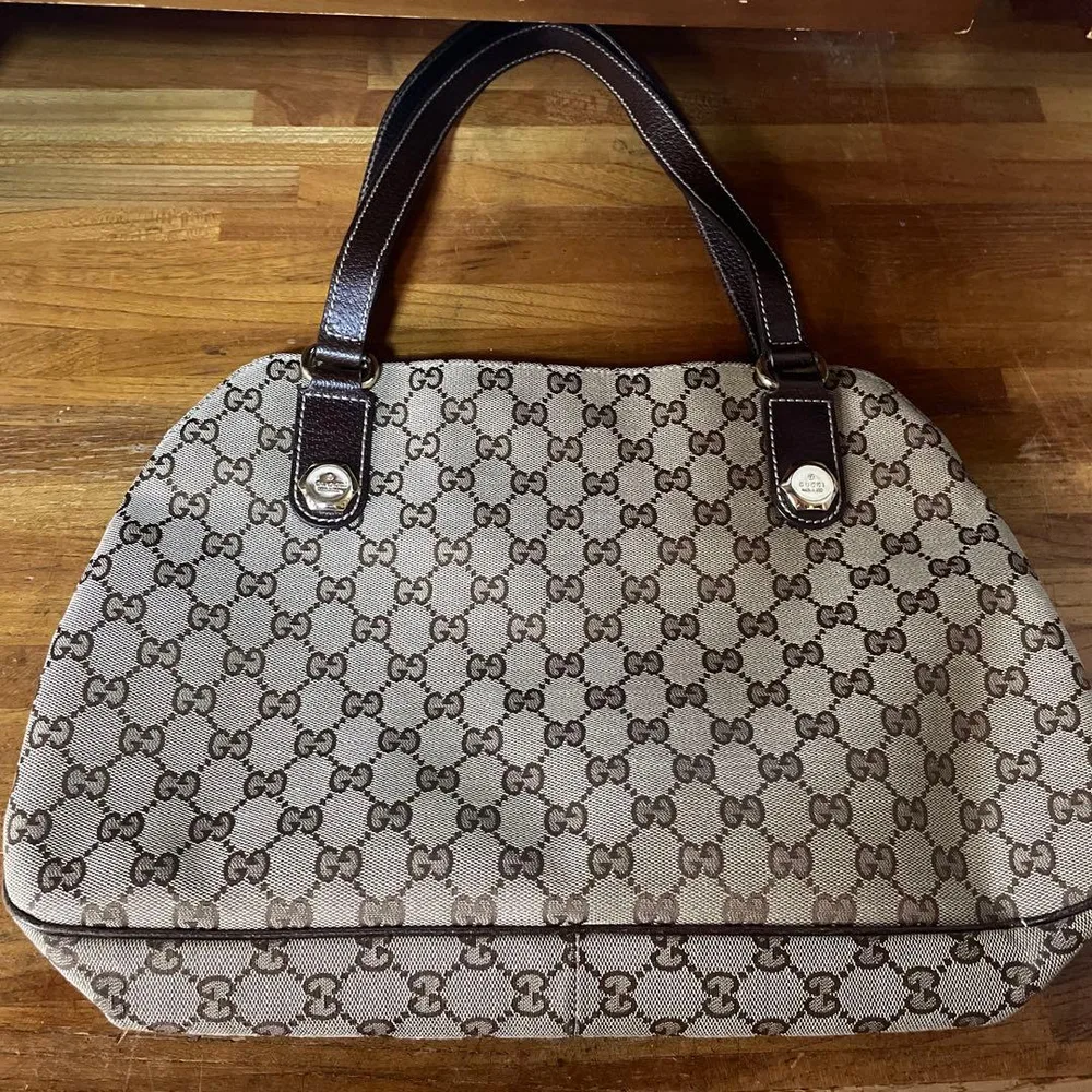 GUCCI GGキャンバス ショルダーバッグ