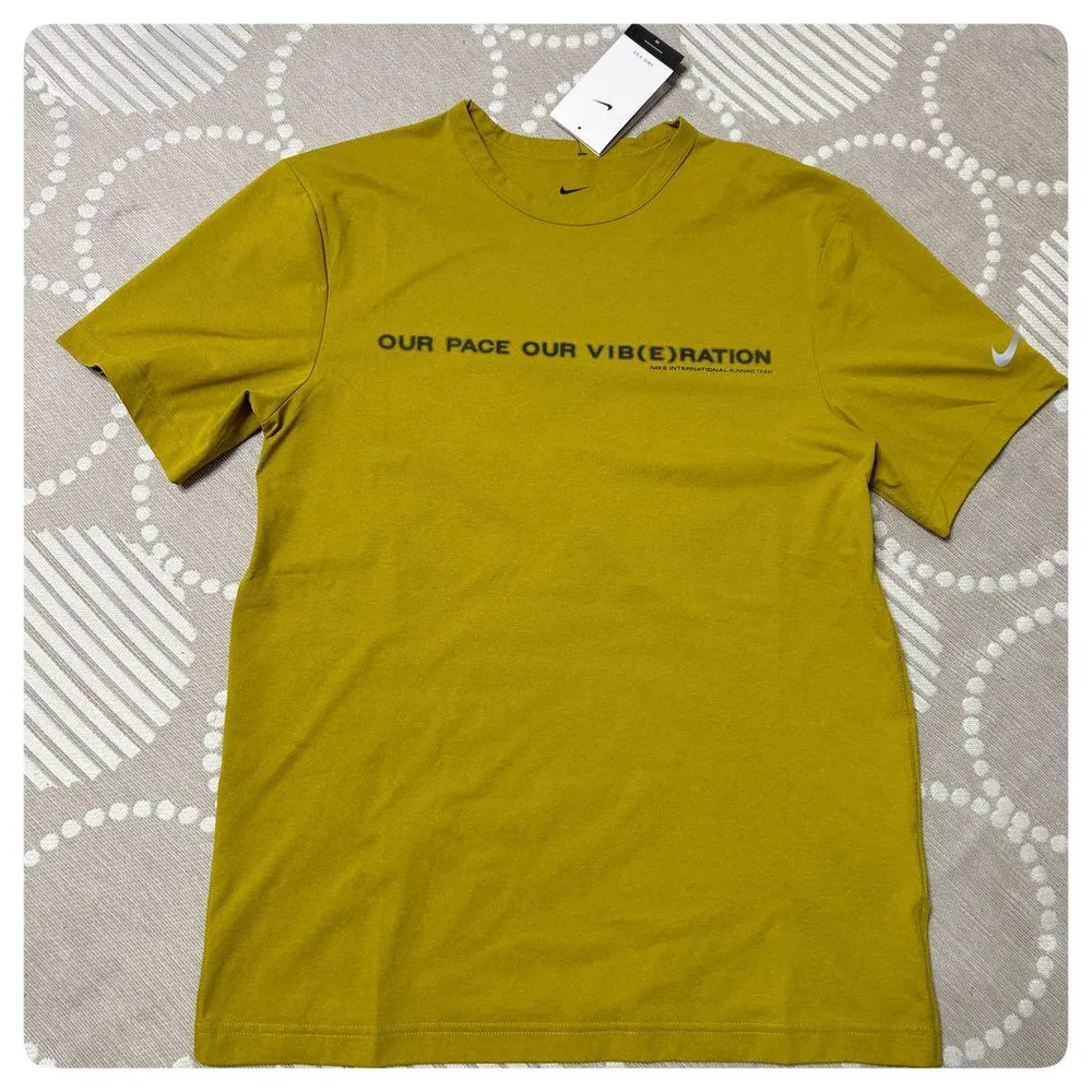 【新品】NIKE DRI-FIT ランニングTシャツ IQ3628-322 M
