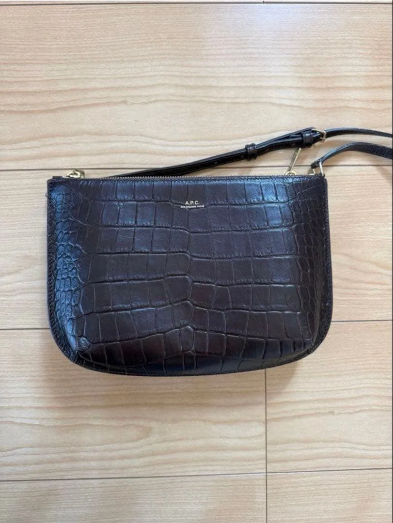 A.P.C. ショルダーバッグ クロコ型押し ダークブラウン