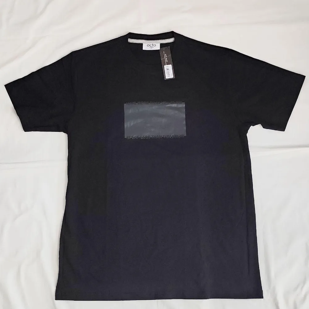 octo tokyo T-SHIRT SPEAK LESS 半袖Tシャツ 黒 L