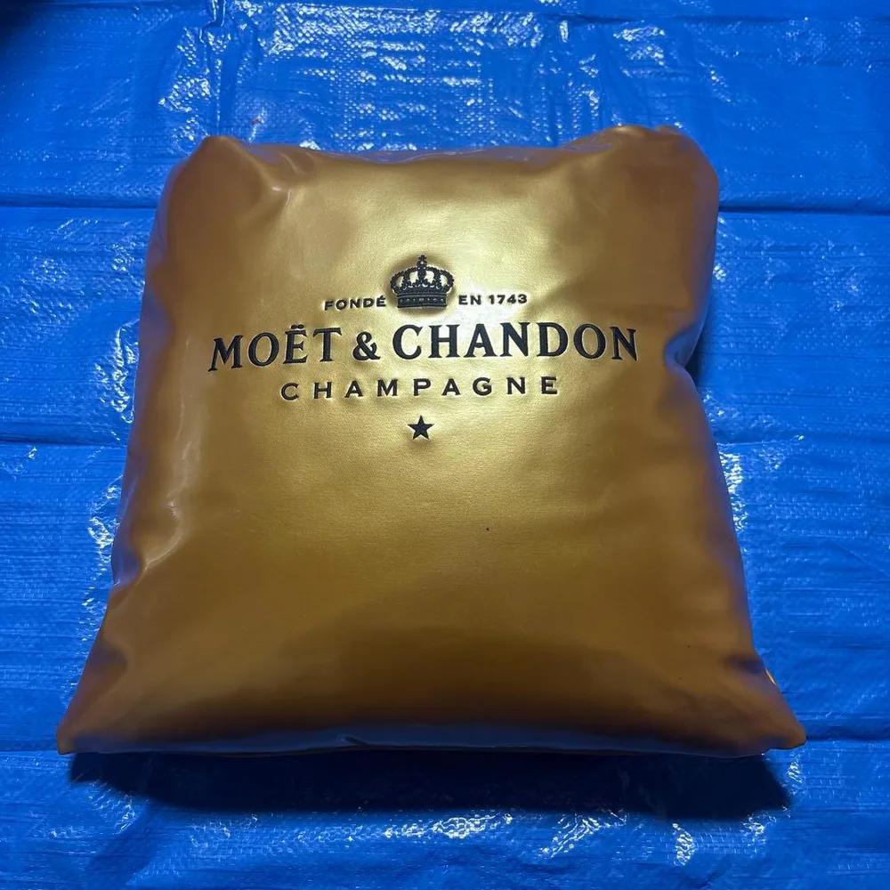 MOËT & CHANDON ゴールドクッション