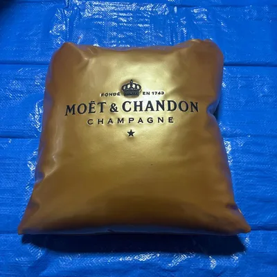 MOËT & CHANDON ゴールドクッション