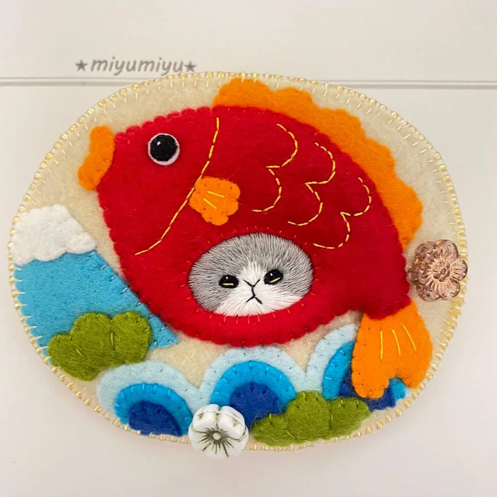 ☆867 はちわれ猫 鯛 ハンドメイド 猫 刺繍ブローチ