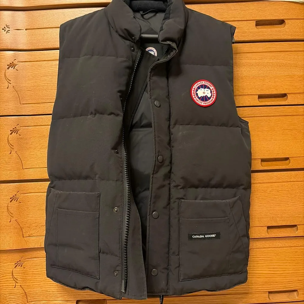 CANADA GOOSE ダウンベスト ブラック メンズ