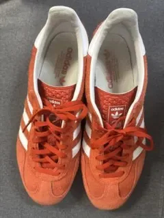 รองเท้าผ้าใบ Adidas สีส้มขาว