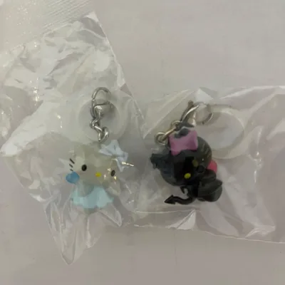 ハローキティ めじるしアクセサリー 天使 悪魔 2個セット
