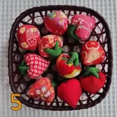 ちりめん細工苺