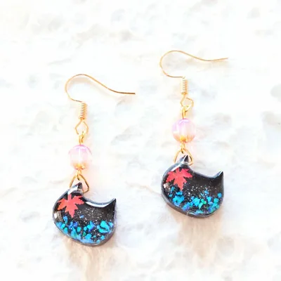 朱橙/黒猫と紅葉の和ピアス
