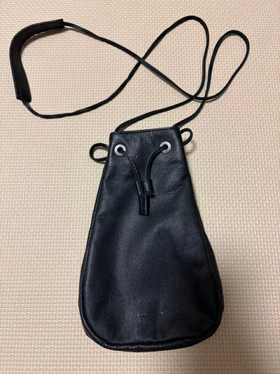 PUBLIC TOKYO 牛革 サコッシュ 巾着型