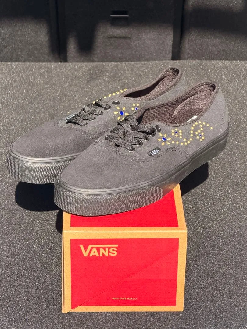 VANS Authentic スタッズ スウェード ブラック