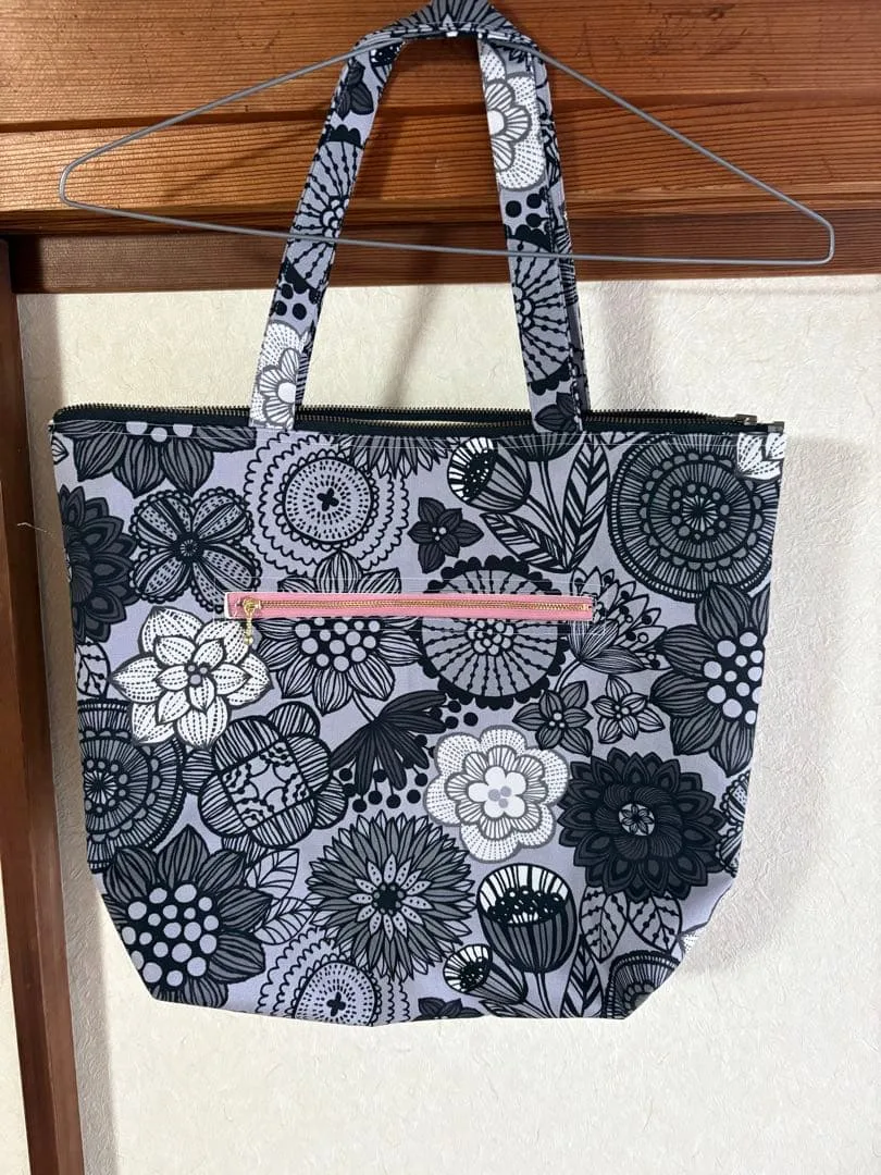 【ハンドメイド】大容量 花柄 トートバッグ A4対応 肩掛け ファスナー付
