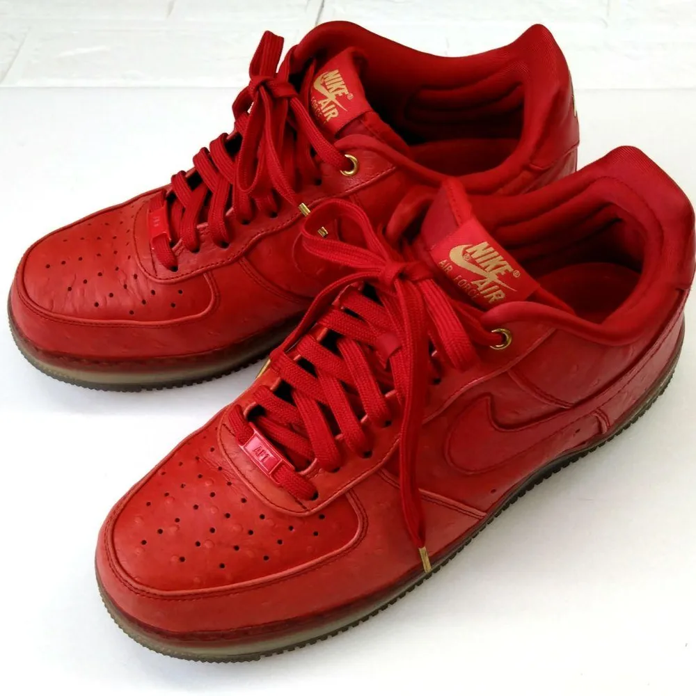 NIKE AIR FORCE 1 レッド スニーカー