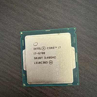 Intel Core i7-6700 CPU 本体