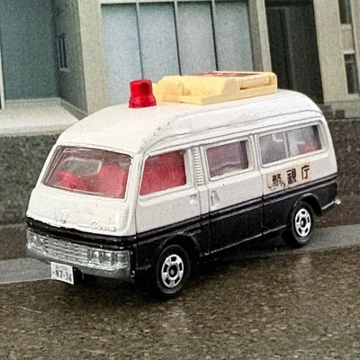 旧車‼︎MADE IN JAPAN‼︎【トミカ】日産・キャラバン事故処理車