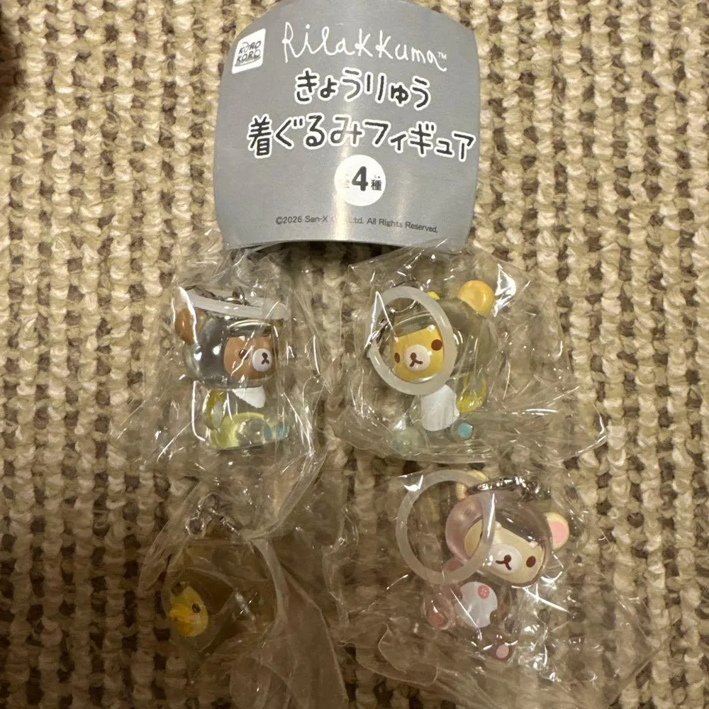 リラックマ きょうりゅう着ぐるみフィギュア 全4種セット めじるしアクセサリー