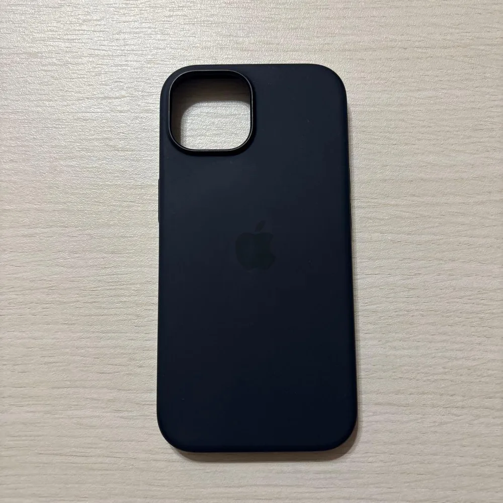 Apple純正 iPhone15用シリコンケース ブラック