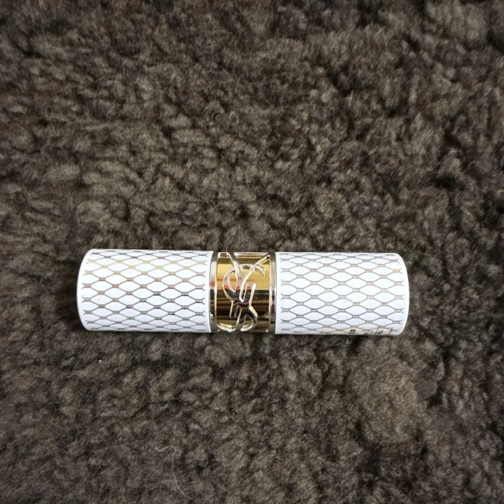 YSL イヴ・サンローラン ラブシャインリップスティック 209P