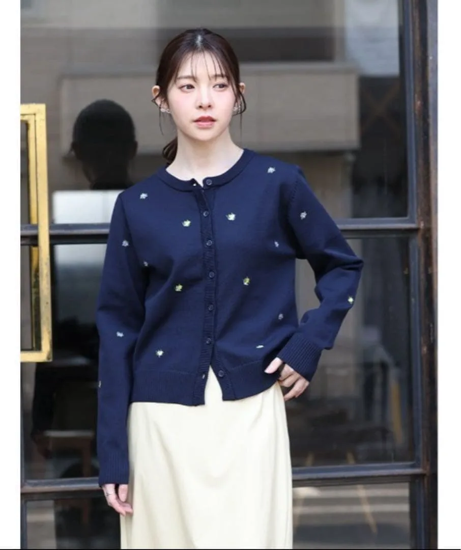 【新品未使用タグ付き】フルーツ刺繍クルーネックカーディガン