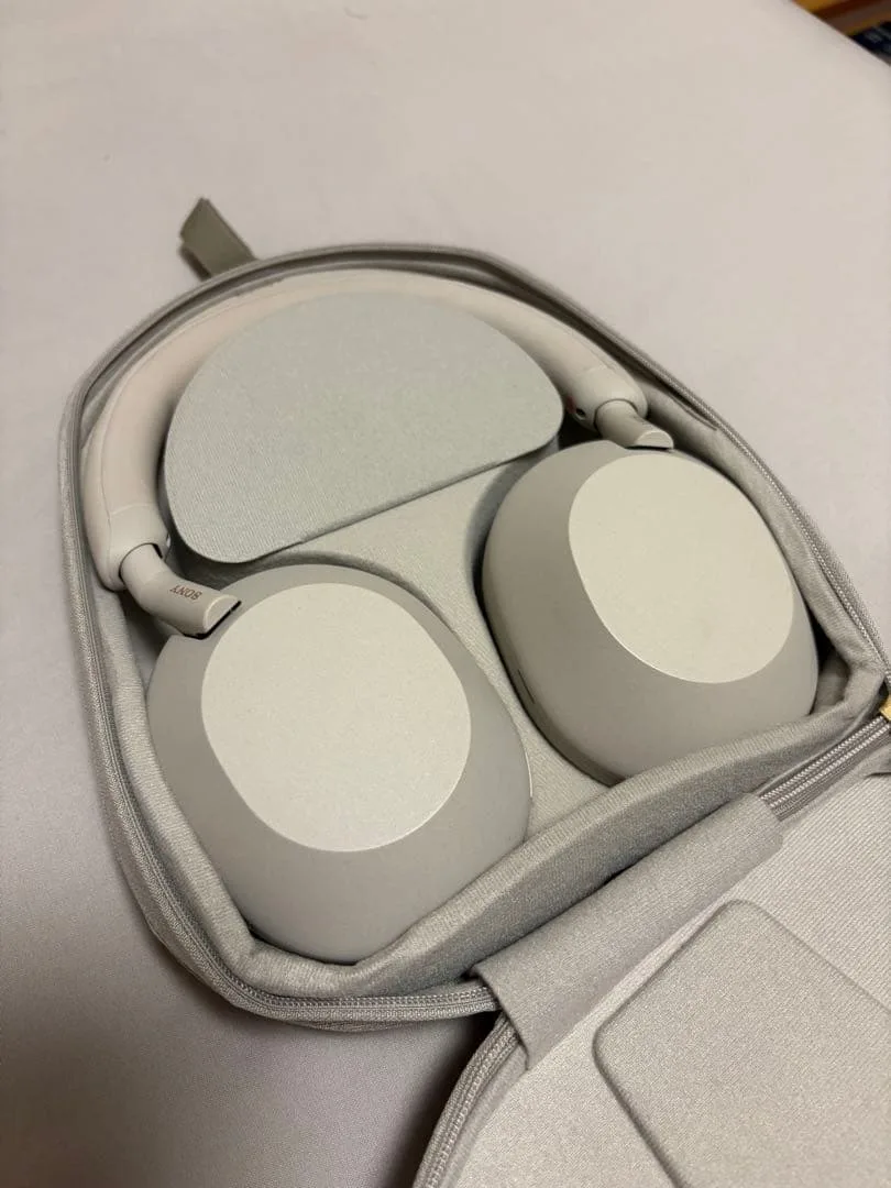 ワイヤレスノイズキャンセリングヘッドホンWH-1000XM5 プラチナシルバー