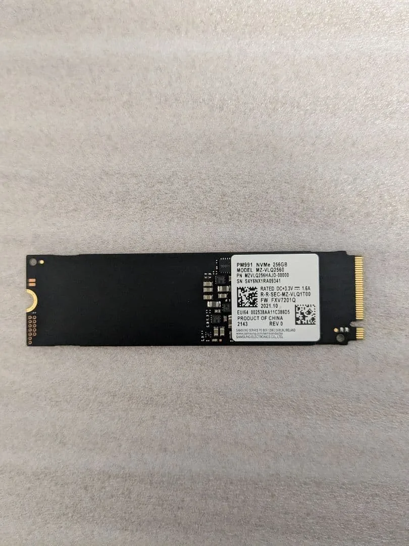 ① NVMe 256GB SSD M.2 2280