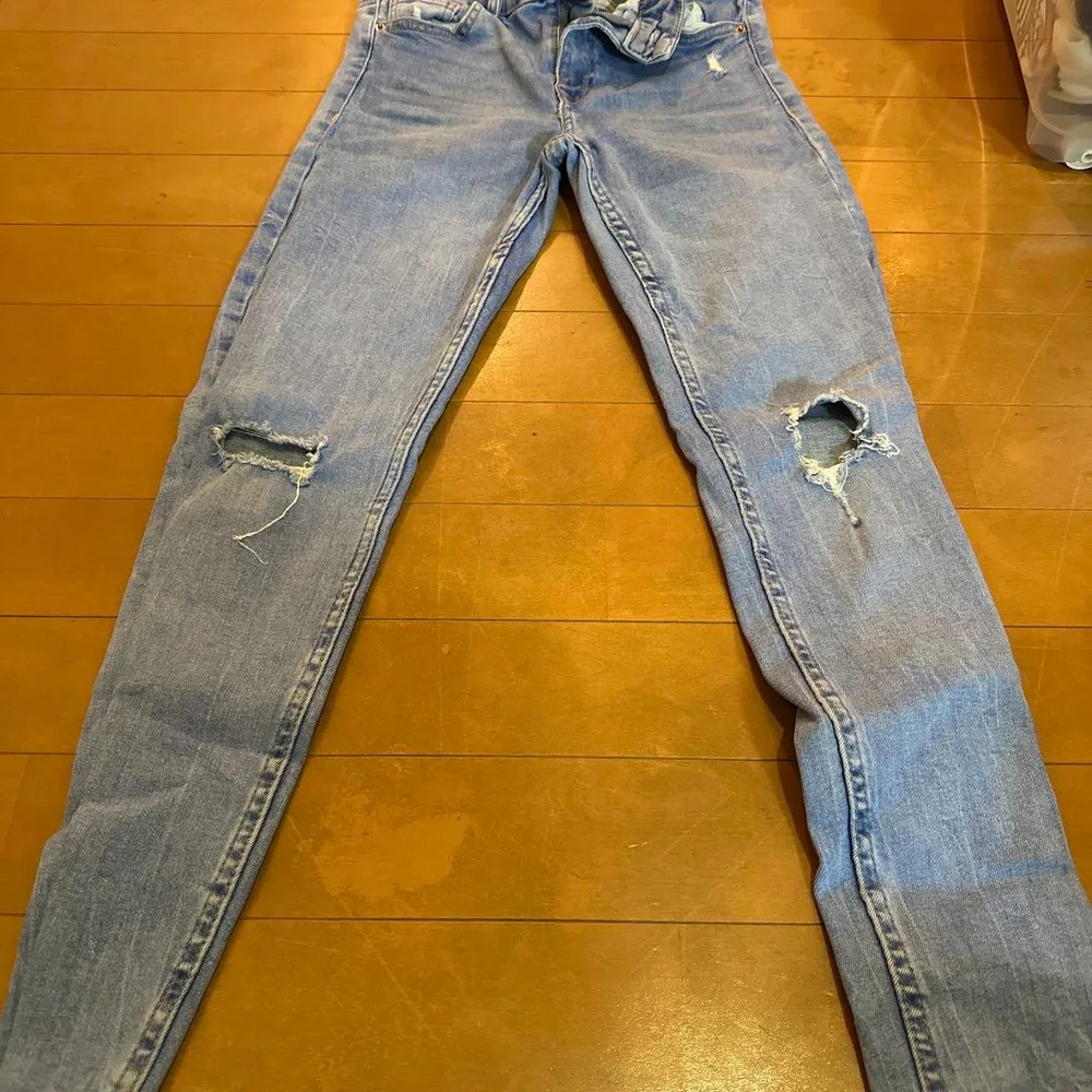 Bershka スキニーデニム 38サイズ ダメージ加工