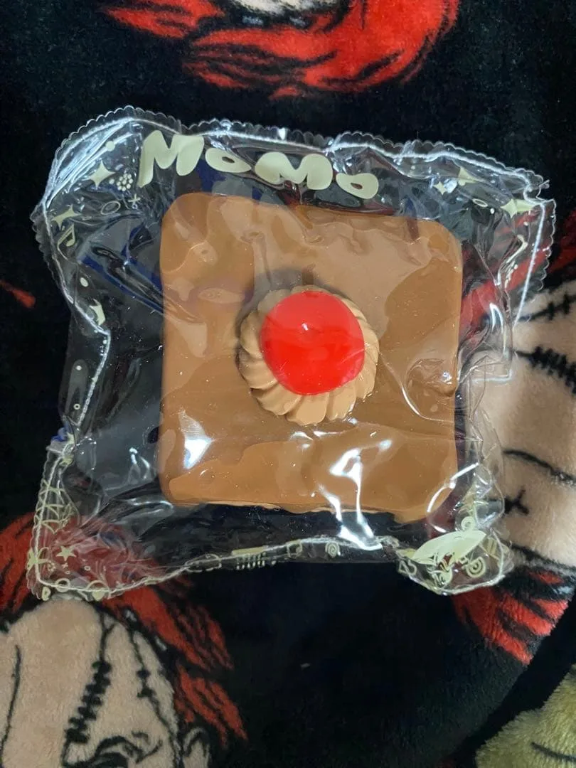 momoスクイーズ ケーキ チョコレートケーキ