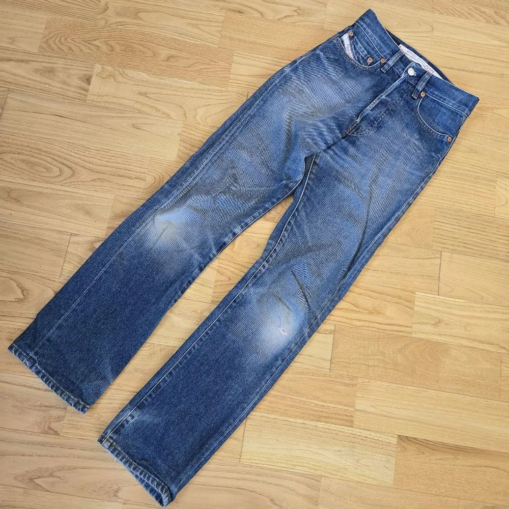 Levi's リーバイス(26)デニム ジーンズ パンツ ズボン ウォッシュ加工