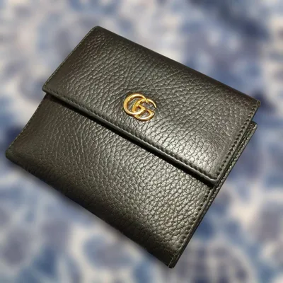 GUCCI 二つ折り財布 ブラック ゴールドロゴ