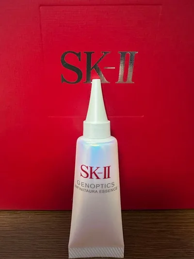 26年新品 SK-II ジェノプティクスインフィニットオーラエッセンス 10mL